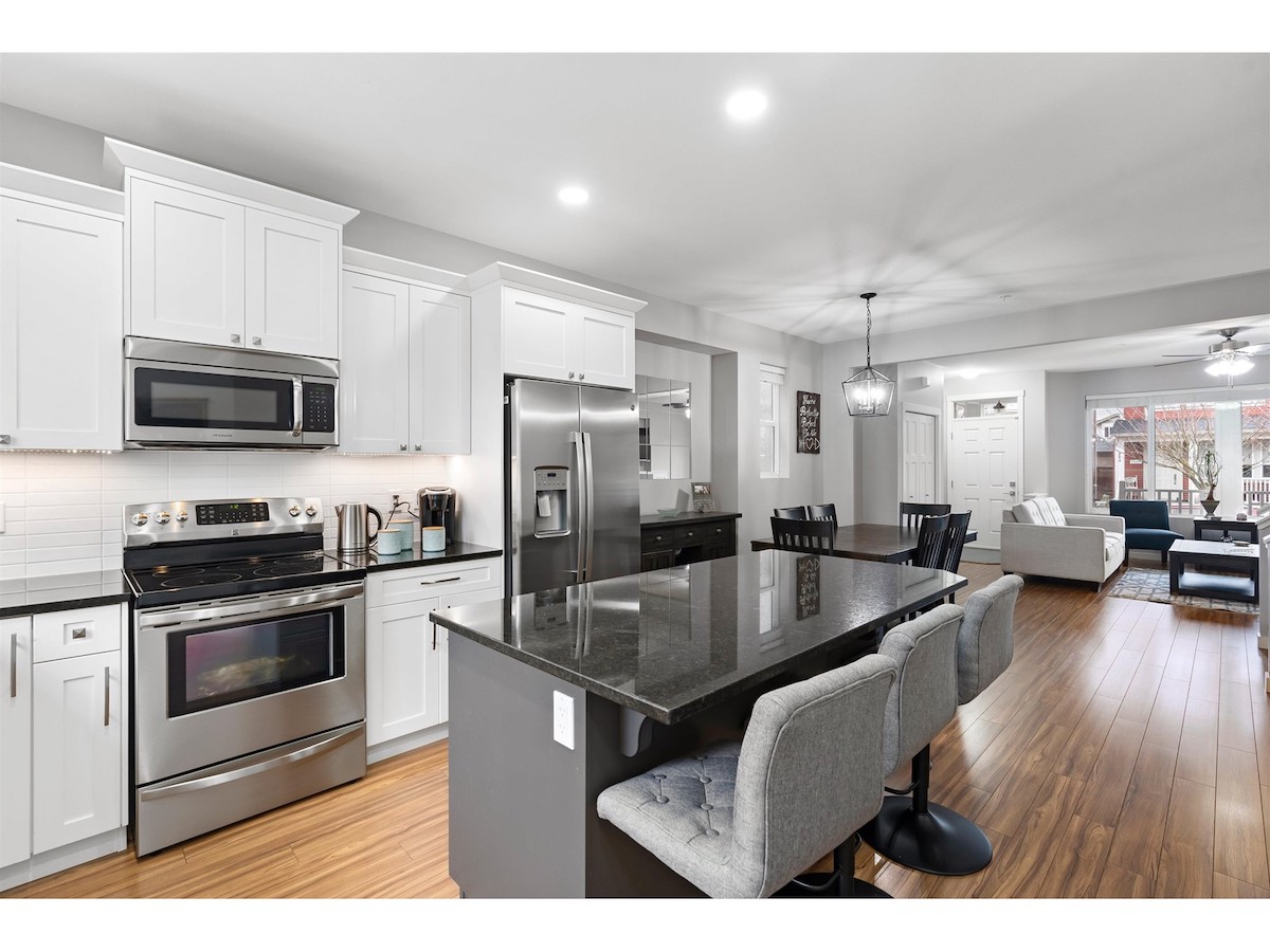 24182 102a Ave, Maple Ridge, BC 12