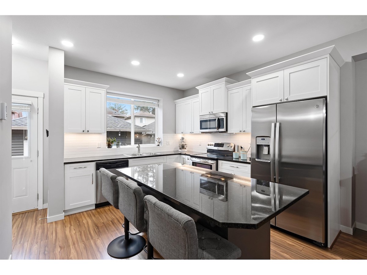 24182 102a Ave, Maple Ridge, BC 13