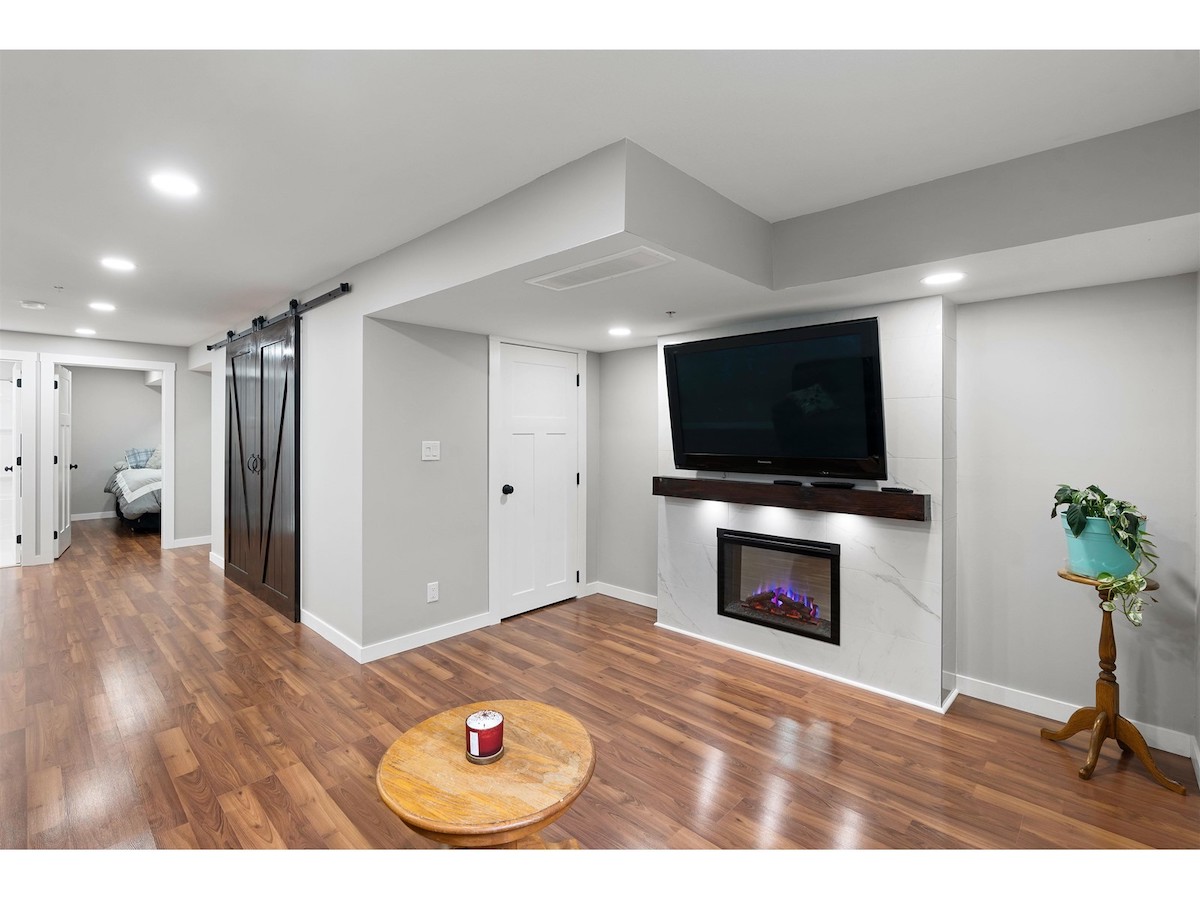 24182 102a Ave, Maple Ridge, BC 16