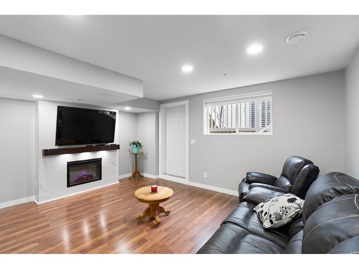 24182 102a Ave, Maple Ridge, BC 17