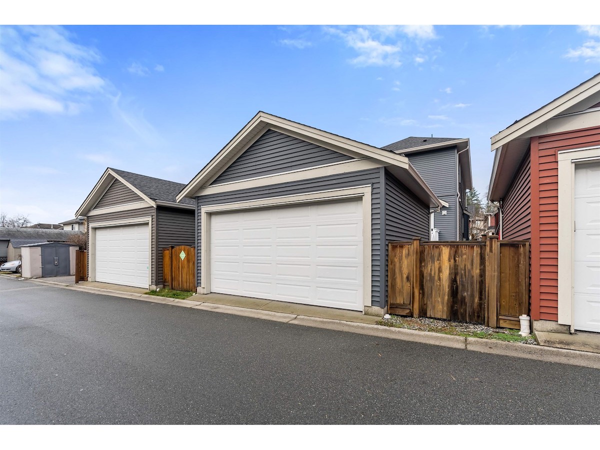 24182 102a Ave, Maple Ridge, BC 35