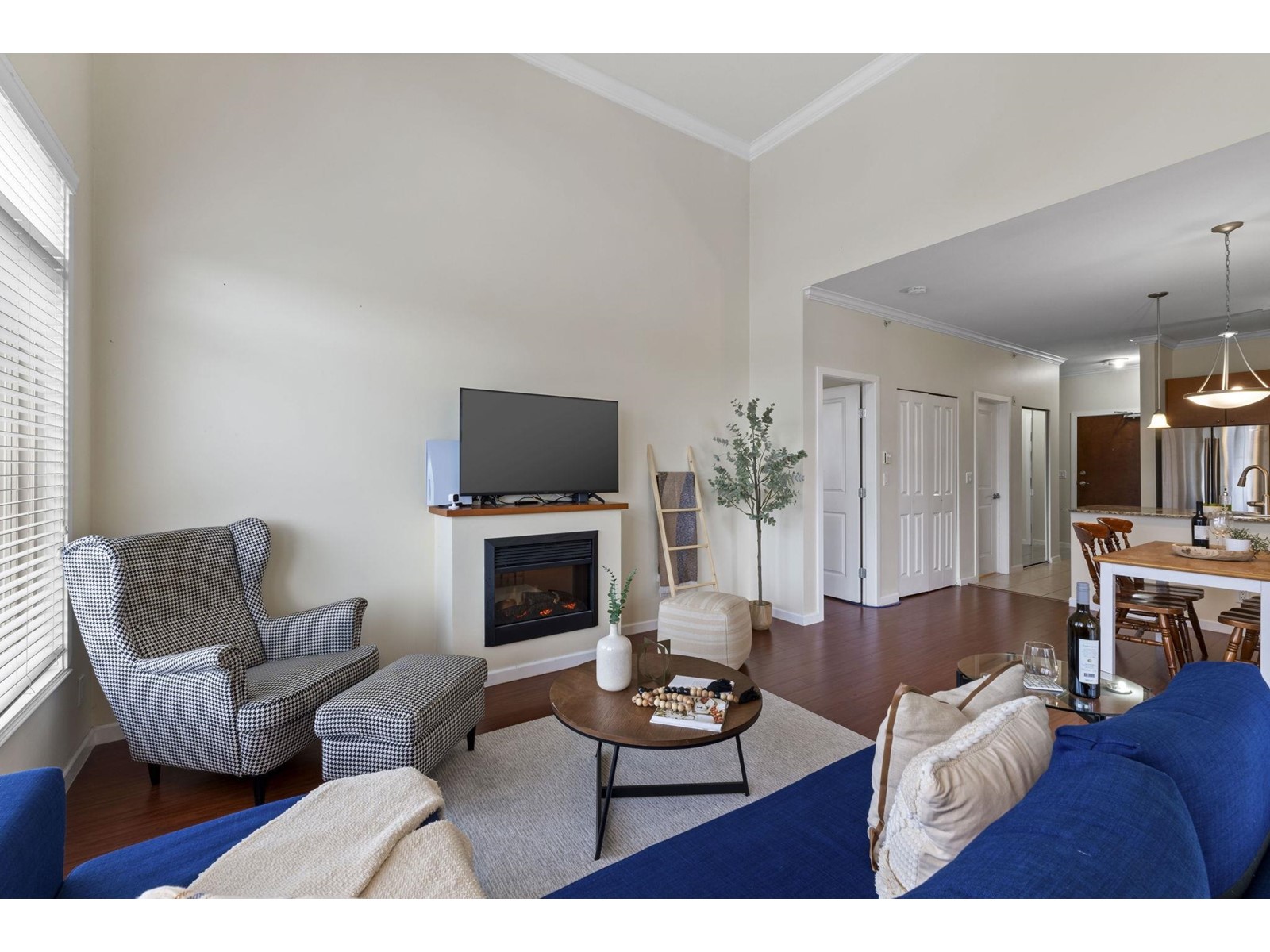 417 15380 102a Avenue, Surrey 4