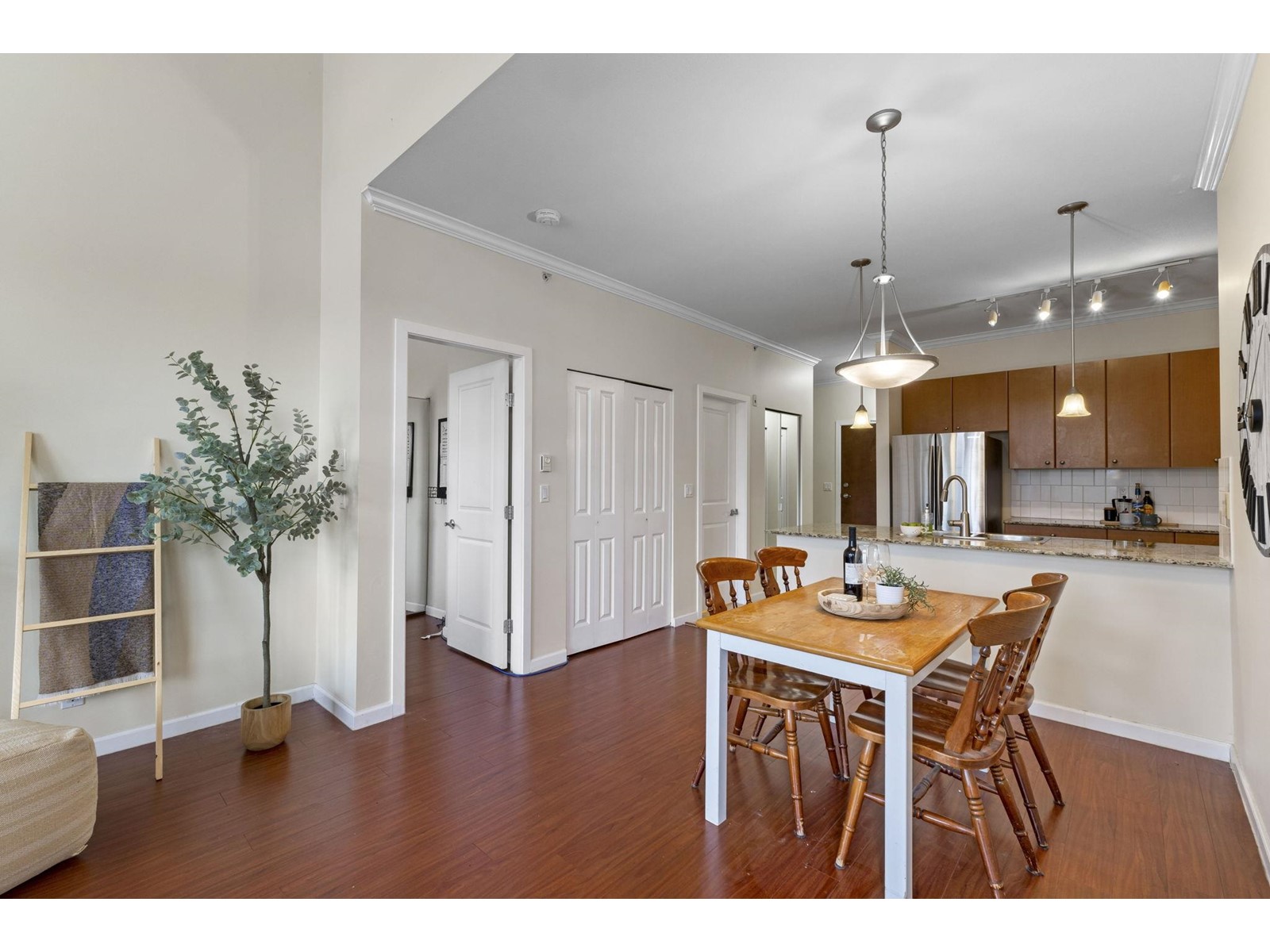 417 15380 102a Avenue, Surrey 5