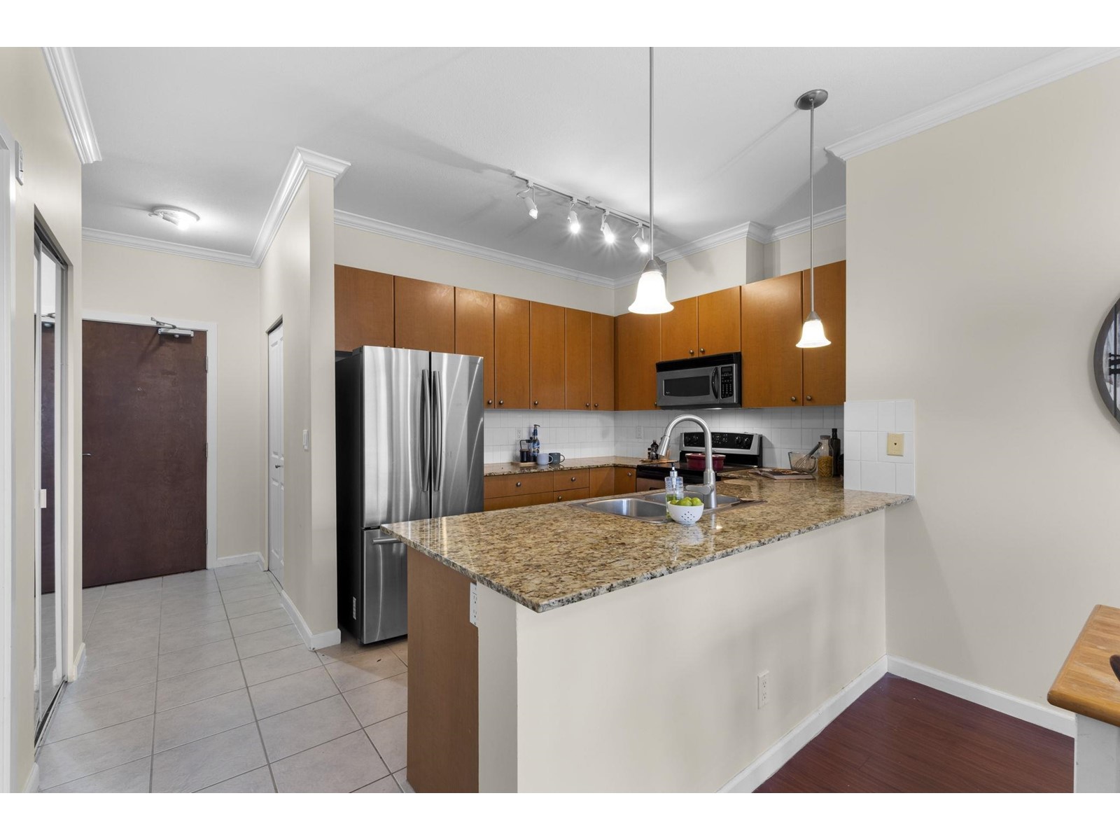 417 15380 102a Avenue, Surrey 8