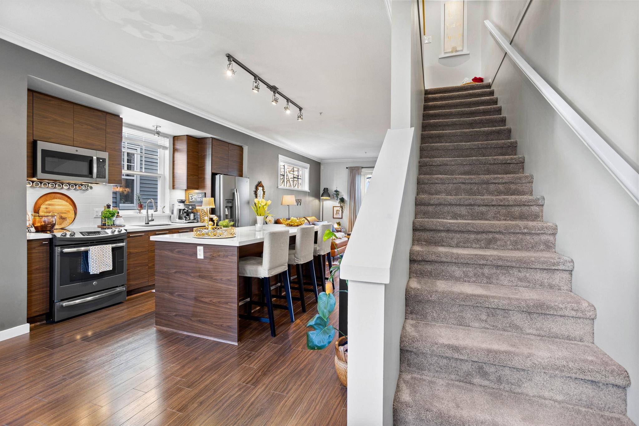 38 2495 Davies Avenue, Port Coquitlam 22